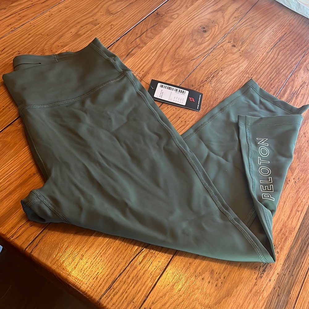 Peloton green workout capris